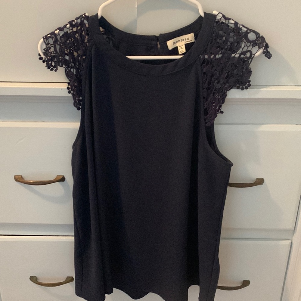 Women crochet sleeve tank
